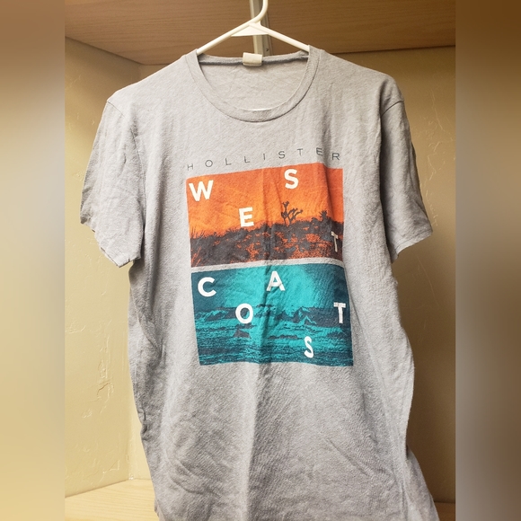 Hollister Graphic Tee- West coast - Picture 1 of 4